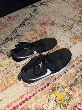Nike sneakers black